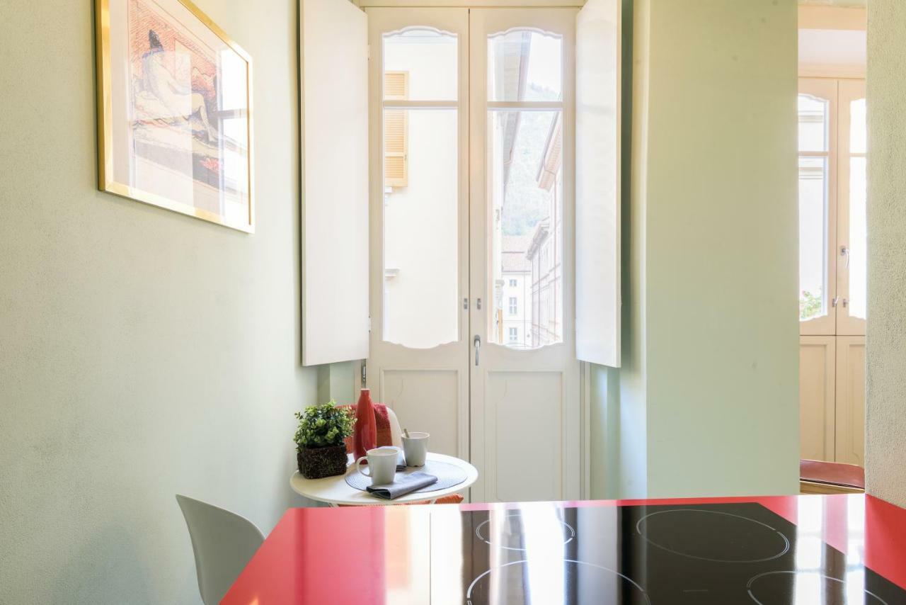 Duomo Luxury Suite - By MyhomeinКомо Екстер'єр фото